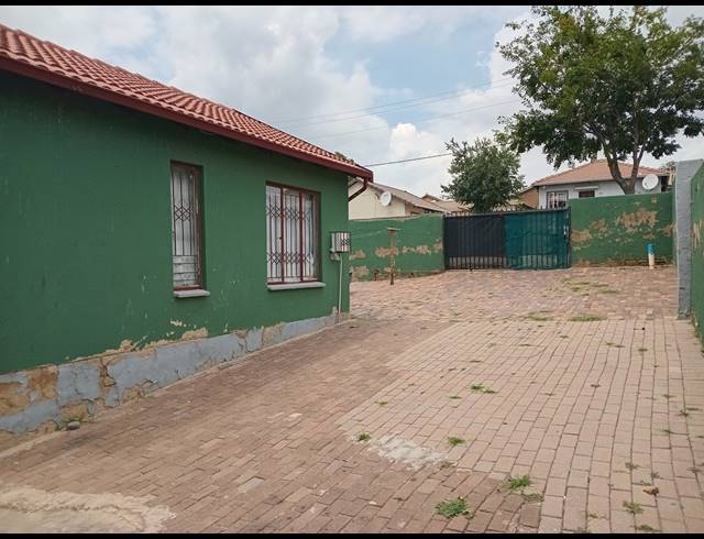 2 BEDROOM FREESTANDING TO LET IN COSMO CITY
